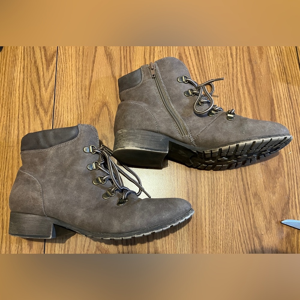 Maurice’s combat boots 9M